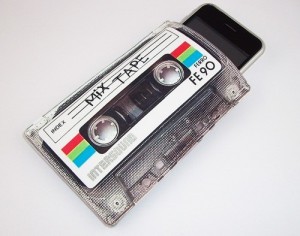 Ретро-чехол для iPhone в образе старой кассеты