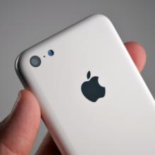 По числу продаж iPhone 5c приближается к iPhone 5s