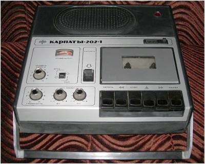 Ретро - кассетный магнитофон "Карпаты-202-1"
