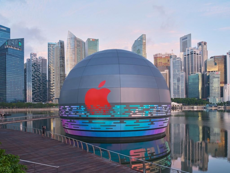 
            Apple Store на воде в Сингапуре
    