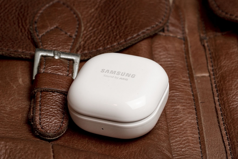 Сравниваем новые наушники Samsung Galaxy Buds Live (бобы) с  AirPods Pro. Жаришка