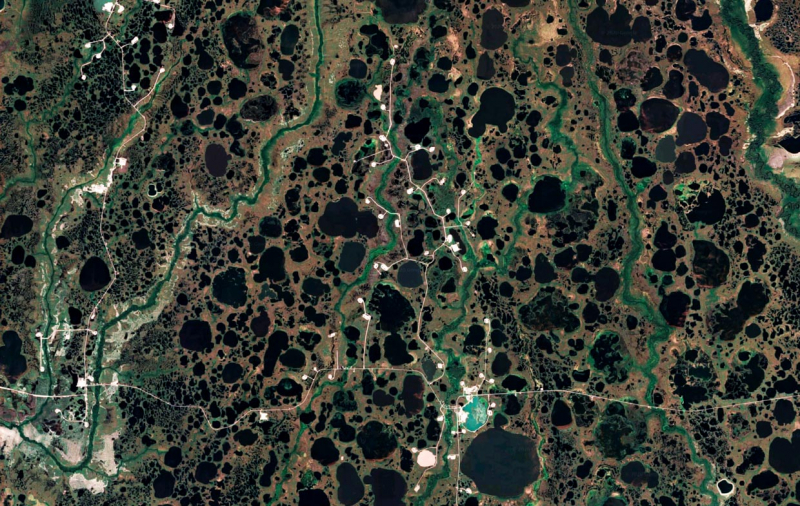 Снимки со спутника показали странные объекты на Земле. Похожи на лица и микросхемы, два из России (?!?)