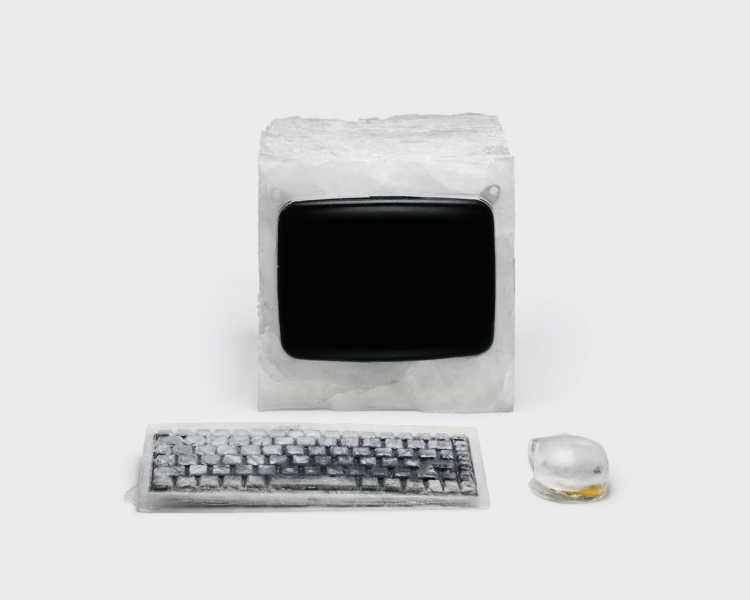 Дизайнеры из Google сделали компьютеры Mac из мёда, камня и льда. Мда…