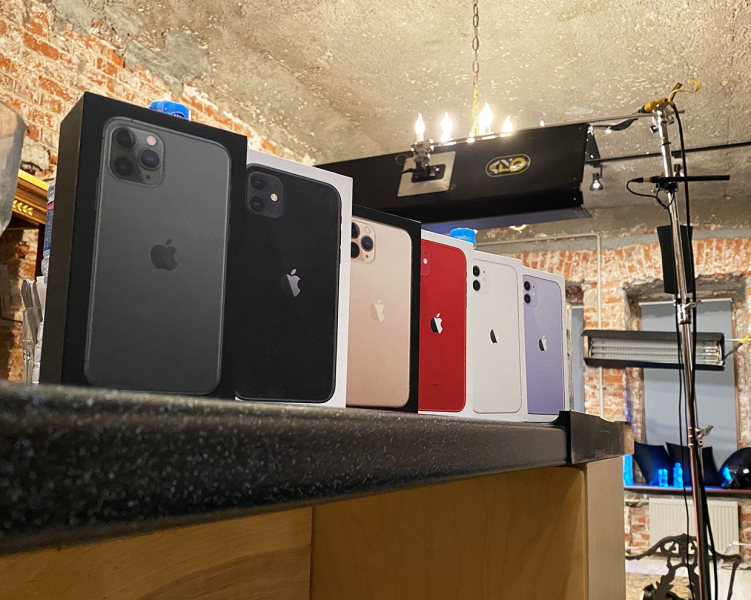 Семь iPhone, два MacBook Pro: как снимают шоу «Просто о сложном» с Софико Шеварднадзе