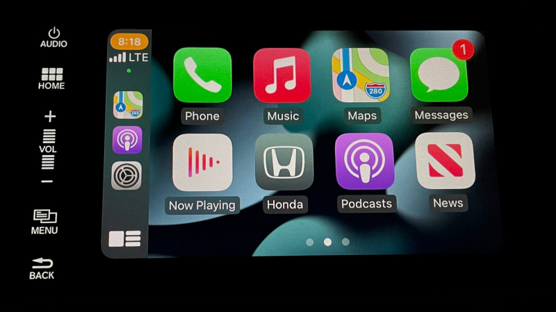 Что нового появилось в CarPlay с iOS 15: анонс сообщений с Siri, обои и фокусировка на вождении