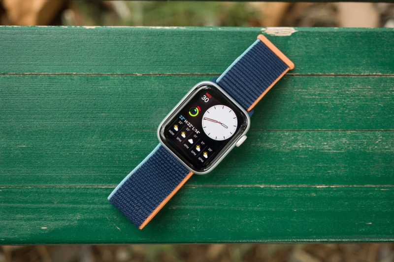 Apple бесплатно отремонтирует Apple Watch Series 5 и SE, если они не заряжаются в режиме энергосбережения
