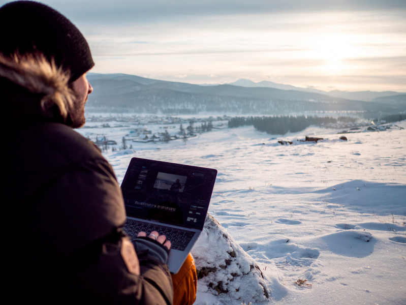 Российский экстрим-режиссёр вместе с MacBook Pro на M1 снимает чудеса природы. Интервью с Александром Фёдоровым